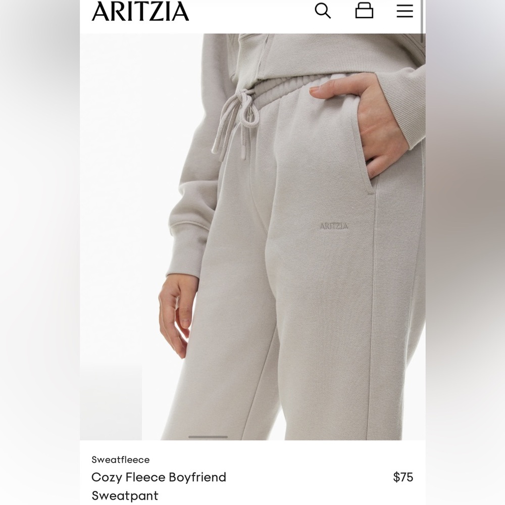 Aritzia TNA Cozy Fleece Boyfriend
Sweatpants Pastel light icy green/stoneSize XS
